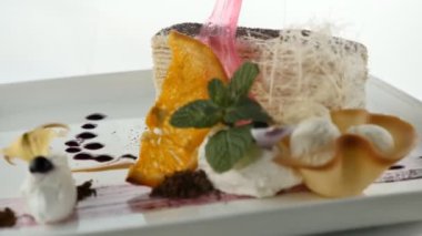 Restoran yemeği konsepti, tatlı tatlı. Lezzetli yemekler, gurme yemekler. Restoran yemekleri, seçici odaklanma, döngü, 360.