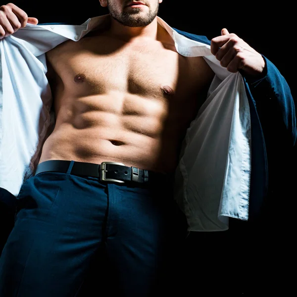Nackte Männer und Abendanzug. Der nackte Oberkörper eines muskulösen Mannes. Hübscher muskulöser Mann mit Sixpack Bauchmuskeln. Klassischer Stil. — Stockfoto