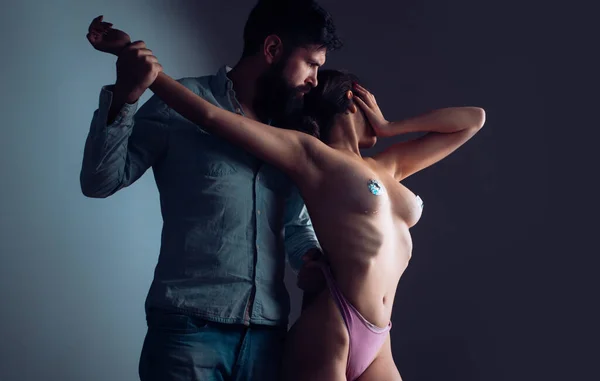 Onlayn anal tiqinlar bilan jinsiy aloqa Italiya toliq metrajli porno film