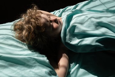 Uyuyan çocuklar ve uyku zamanı, çocuk uykusu..