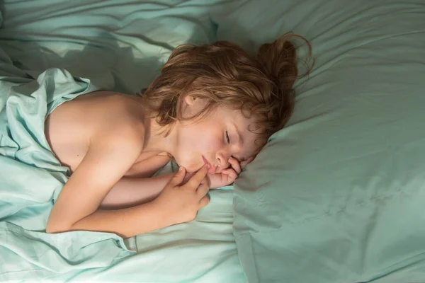 Cute kids sleeping in bed and lying on soft pillows. — Stock Photo, Image