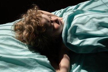 Uyuyan çocuklar ve uyku zamanı, çocuk uykusu..