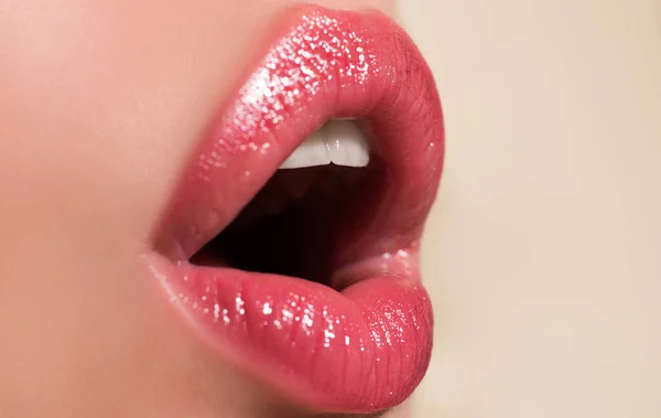 Girls sexual lips. Night flirt, and blowjob. — Stockfoto