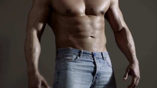 Homme sexy musclé avec torse nu. Baiseur avec corps athlétique. — Video