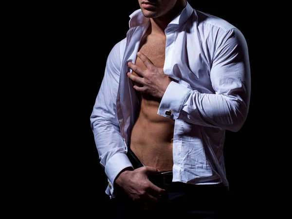 Sensual hombre musculoso guapo con camisa abierta y cuerpo caliente. Salud humana. Hombre con cuerpo sexy. — Foto de Stock