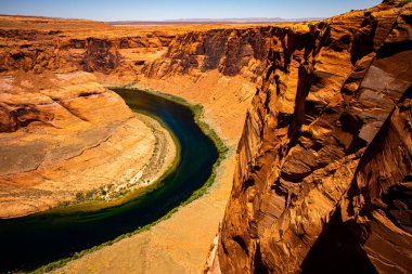 Kızıl Kaya Kanyonu Çölü. Arizona Horseshoe Bend Grand Canyon 'da. Seyahat yaşam tarzı başarı konsepti. Kanyon Macera Yolculuğu.