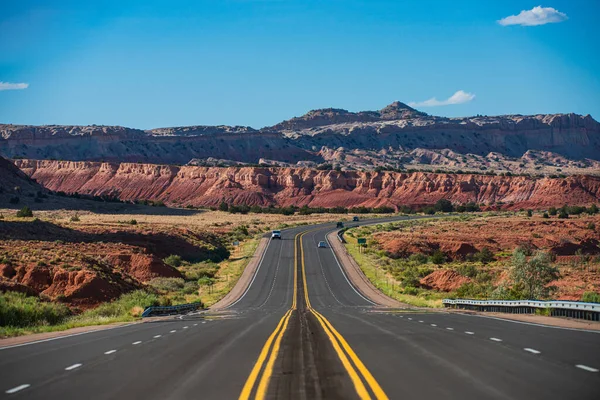 Highway road. Asphalt highways and mountains under the blue sky. — Stock Photo, Image