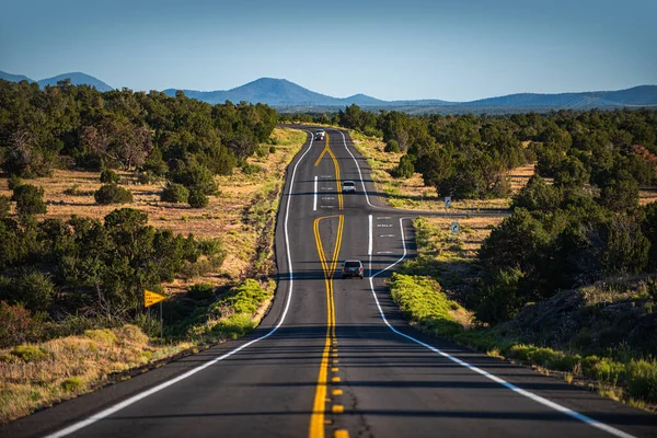 Natural american landscape with asphalt road to horizon. — Stock Photo, Image