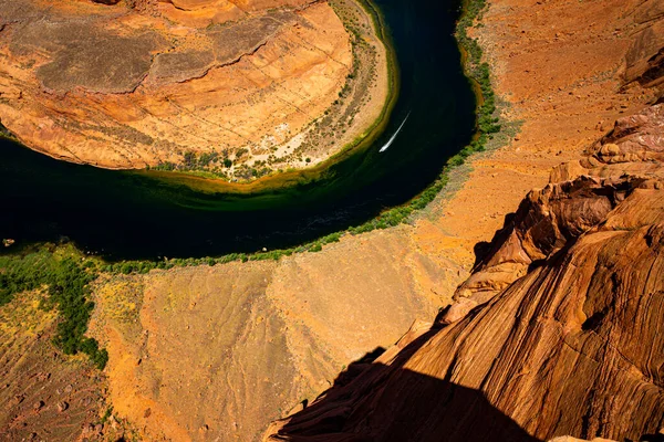 Západ slunce v kaňonu. Horseshoe Bend by Grand Canyon při západu slunce. Travel Adventure Outdoor Concept. — Stock fotografie