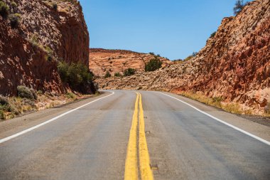 Kaliforniya 'daki Route 66. Amerikan kırsal arazisi.