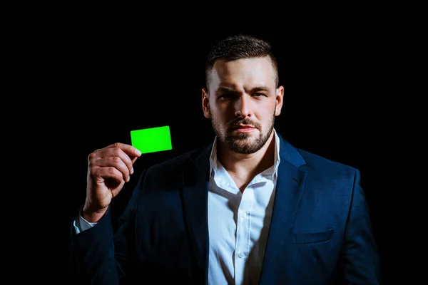 Zakenman met een creditcard. Bankdiensten — Stockfoto