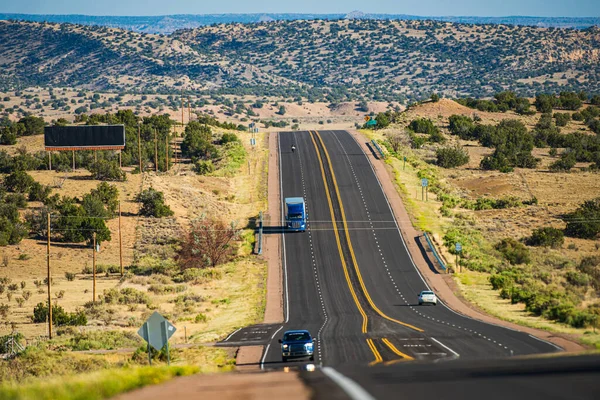 Uma estrada no Parque Nacional do Vale da Morte, Califórnia. — Fotografia de Stock