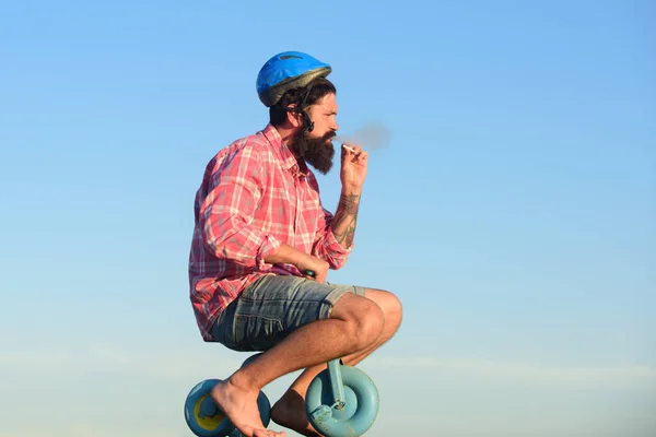 Funny hipster man riding a small bicycle. — Stock Photo, Image