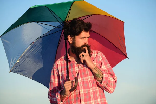 Concepto homosexual Lgbt. Lgbtq, plantilla de banner de orgullo gay. Hombre con arcoíris simboliza a manifestantes por los derechos LGBT, eventos de orgullo. —  Fotos de Stock