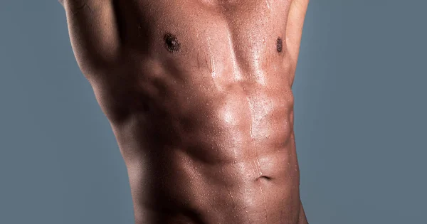 Naakte man. Fitness Model toont zijn perfecte borst. — Stockfoto