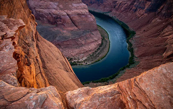 Pôr do sol em Canyon. Horseshoe Bend in Page. Travel Lifestyle conceito de sucesso. Parque nacional americano Canyon. — Fotografia de Stock