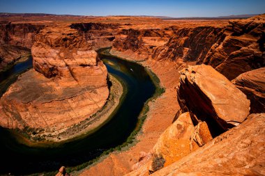 Yaz tatili konsepti. Glen Kanyonu 'ndaki Horseshoe Bend' in güzel manzarası. Macera Amerikan Tatil Konsepti.