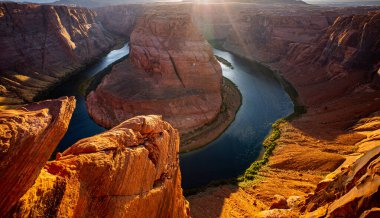 Arizona çöllerinin panoramicview 'i. Büyük Kanyon. Horseshoe Bend, Page, Arizona 'nın gündoğumu..