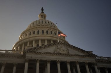 Washington DC mi? Capitol Kubbesi. Washington D.C. 'deki Kongre ve Senato binası Kongre Binası' na bayrak dikti. Amerikan Kongre Binası. Washington 'daki Kongre ve Senato
