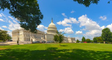 Washington DC Kongre Binası. Kongre Binası 'nda. Kongre Binası üzerinde Amerikan bayrağı. Tarihi ABD mimarisi. Birleşik Devletler Hükümeti Capitol simgesi. Washington 'da Senato ve Meclis
