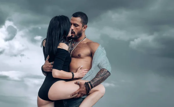 Un Baiser De Couple Sensuel Je T Aime Couple Amoureux Romantique Et Amoureuse Relations Intimes Et Sexuelles Homme Dominant Passion Et Toucher Sensuel La Tendresse Jour Stock Photo Un Baiser De Couple Sensuel Je T Aime Couple Amoureux Romantique Et Amoureuse Relations Intimes Et Sexuelles Homme Dominant Passion Et Toucher Sensuel La Tendresse Jour Stock Photo