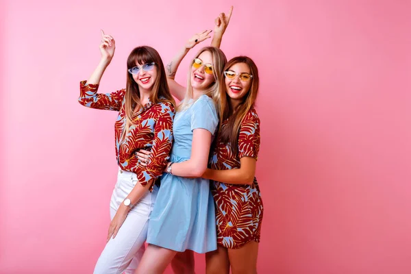 Mode Lifestyle Porträt Junger Hipstermädchen Beste Freunde Spaß Auf Rosa — Stockfoto