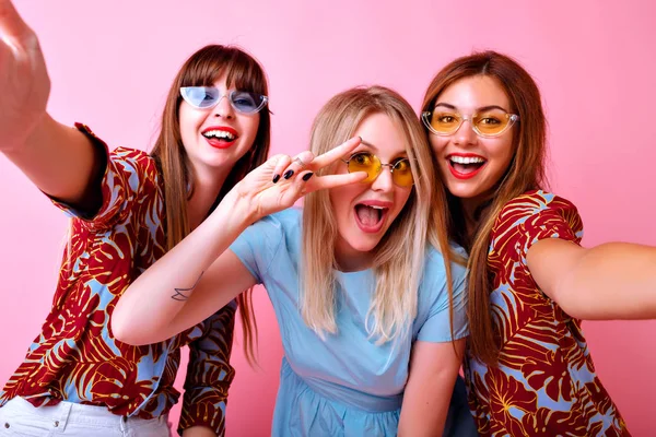 Moda Stile Vita Ritratto Giovani Ragazze Hipster Migliori Amici Prendendo — Foto Stock