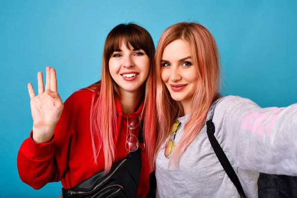 Mode Livsstil Porträtt Två Unga Hipster Flickor Bästa Vänner Tar — Stockfoto