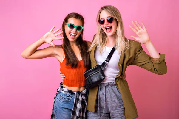 Közelről Divat Életmód Portréja Két Fiatal Hipster Lányok Legjobb Barátja — Stock Fotó