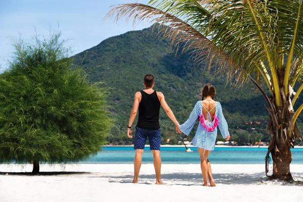 Pareja Joven Disfrutando Sus Vacaciones Verano Playa Increíble Estilo Vida — Foto de Stock