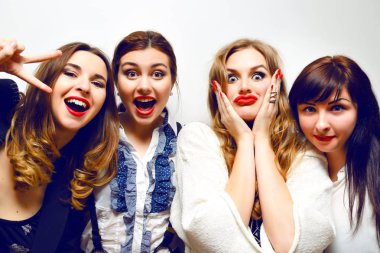  moda yaşam tarzı genç hippi kız arkadaşlarım portresi