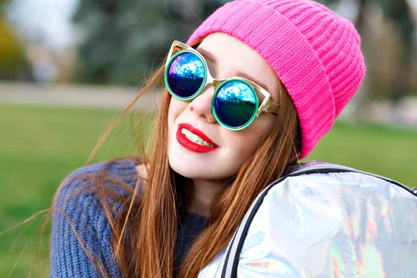 Outdoor Lifestyle Winter Portrait Pretty Playful Girl Wearing Sunglasses Hat — Stock Photo, Image