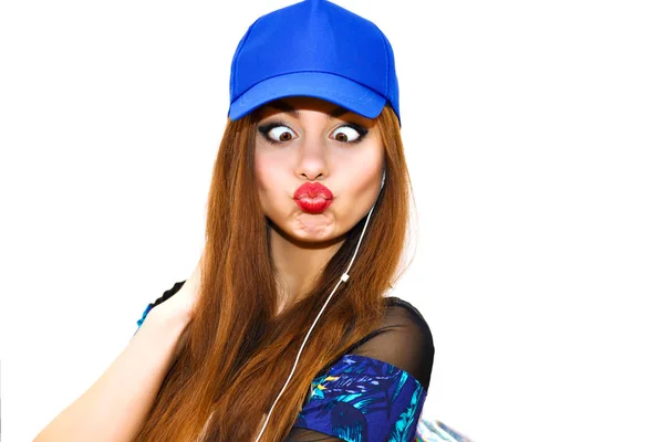 Nära Håll Mode Livsstil Porträtt Ung Flicka Gör Ansiktet — Stockfoto