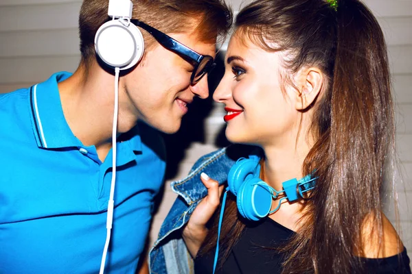 Gek Hipster Couple Plezier Gillend Zingen Lacht Plezier Romantische Datum — Stockfoto