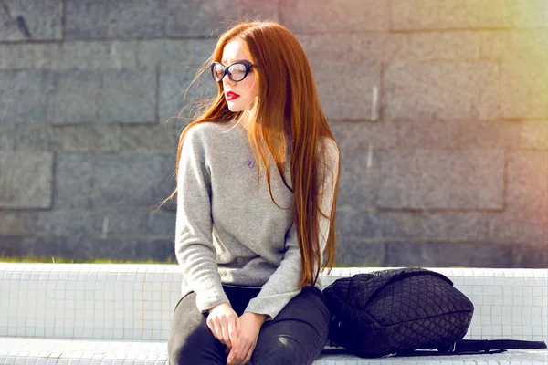 Young Beautiful Woman Stylish Glasses Posing Street — 图库照片