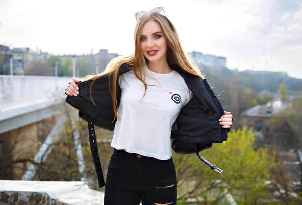 Young Beautiful Woman Leather Jacket Posing — Stock Photo, Image