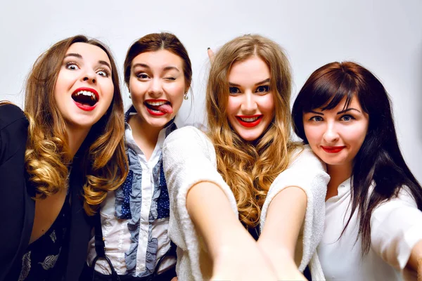  moda yaşam tarzı selfie alarak genç hippi kız arkadaşlarım portresi 