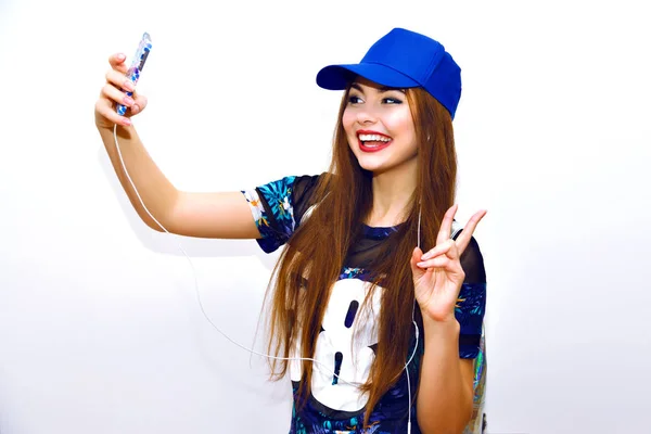 Portret Styl Życia Moda Młoda Dziewczyna Biorąc Selfie Bliska — Zdjęcie stockowe