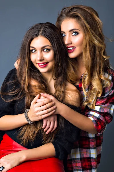 Nahaufnahme Mode Lifestyle Porträt Zweier Junger Hipster Mädchen — Stockfoto