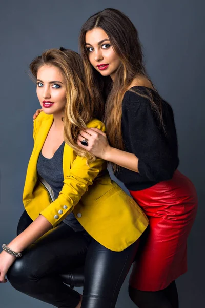 Nära Håll Mode Livsstil Porträtt Två Unga Hipster Flickor — Stockfoto