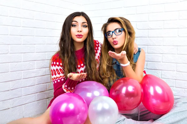 Funny Positive Portrait Hipsters Best Friends Having Fun Together Siting — Stock Photo, Image