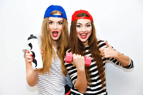 Primer Plano Estilo Vida Moda Retrato Dos Chicas Jóvenes Deportistas —  Fotos de Stock