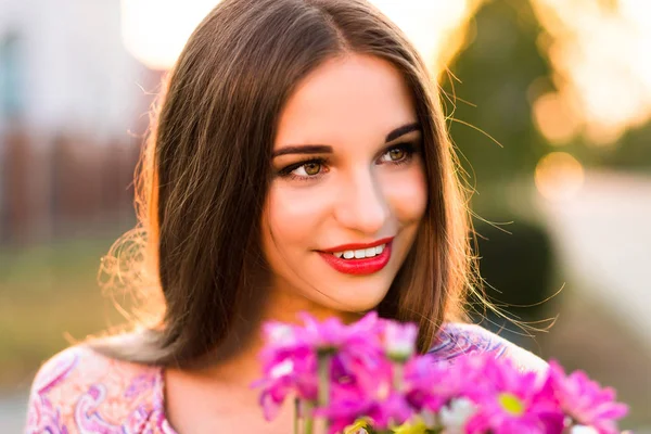 Young Beautiful Woman Posing Studio White Tulips — Stock Photo, Image