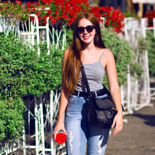 Chica Jengibre Hipster Pasar Increíble Día Soleado Aire Libre Viajar — Foto de Stock