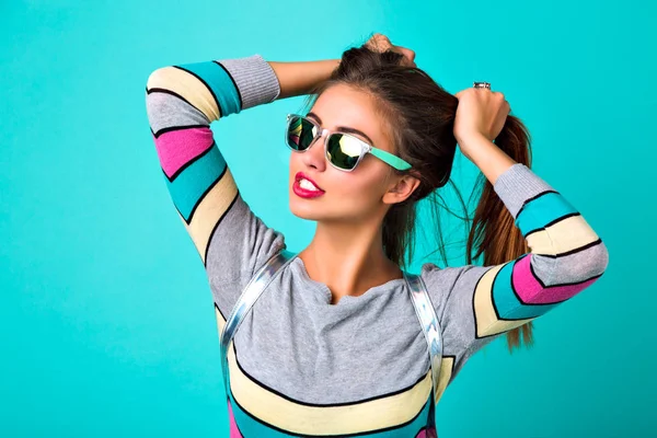 Young Beautiful Woman Posing Holding Her Hair — Stock Photo, Image