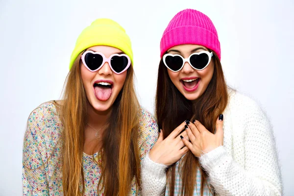 Close Stile Vita Moda Ritratto Due Giovani Ragazze Hipster Cappelli — Foto Stock