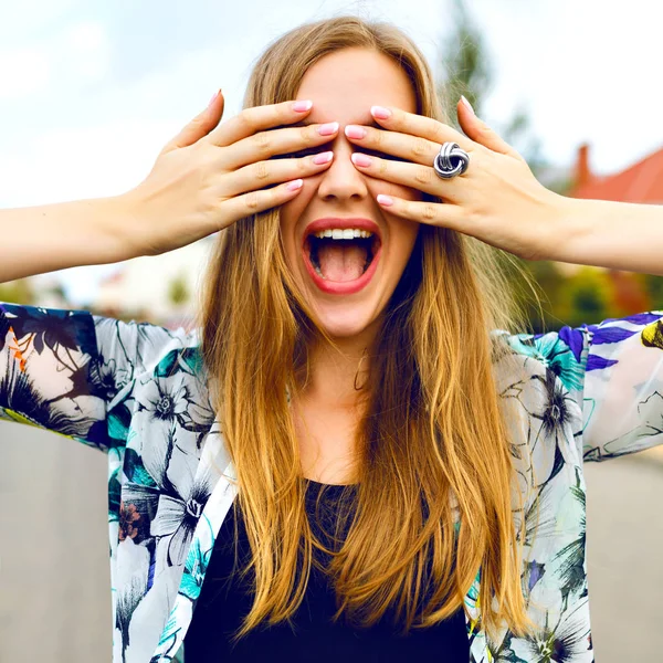 Young Beautiful Woman Closing Her Eyes Hands — Stock Photo, Image