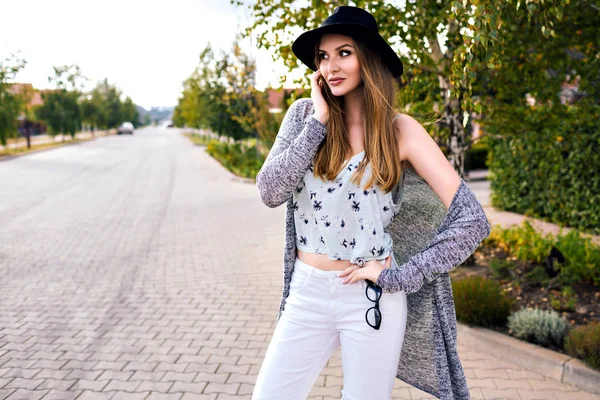 Young Beautiful Woman Hat Posing — Stock Photo, Image