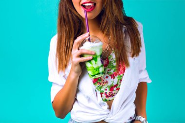 genç güzel kadın içme güler yüzlü Studio