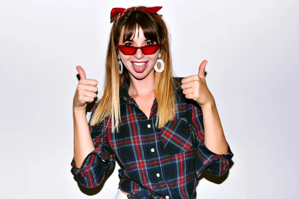 Young Beautiful Woman Posing Studio Thumbs — Stock Photo, Image